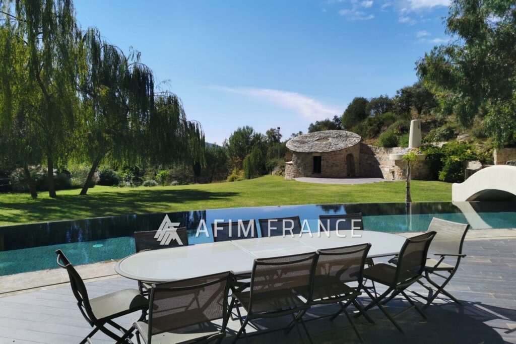 Peille, à 20 minutes de Monaco dans un écrin de verdure au cal – 5 pièces – 4 chambres – 300.00 m²