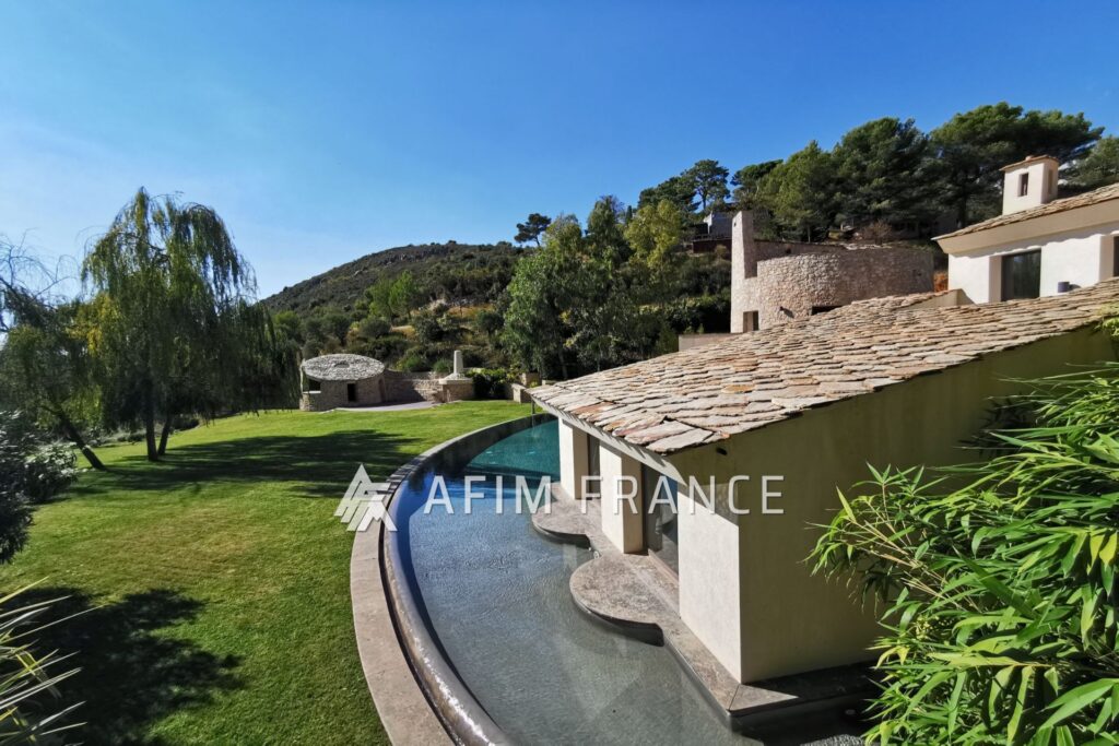Peille, à 20 minutes de Monaco dans un écrin de verdure au cal – 5 pièces – 4 chambres – 300.00 m²