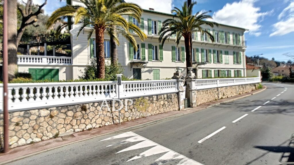 Appartement de Prestige aux portes de la Capitale des Parfums – 3 pièces – 2 chambres – 111.00 m²