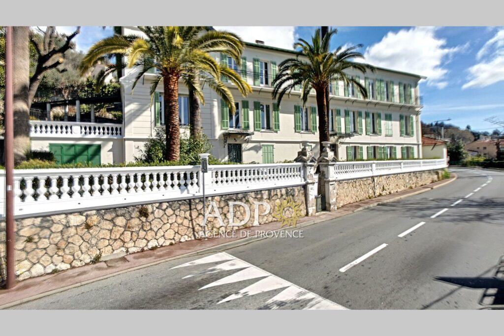 Appartement de Prestige aux portes de la Capitale des Parfums – 3 pièces – 2 chambres – 111.00 m²