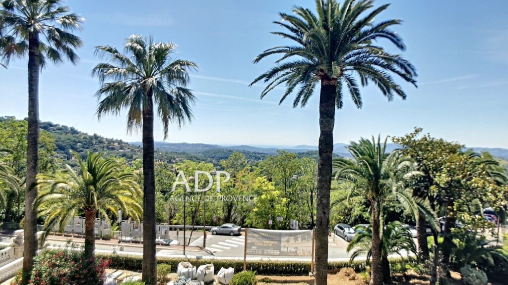 Appartement de Prestige aux portes de la Capitale des Parfums – 3 pièces – 2 chambres – 111.00 m²