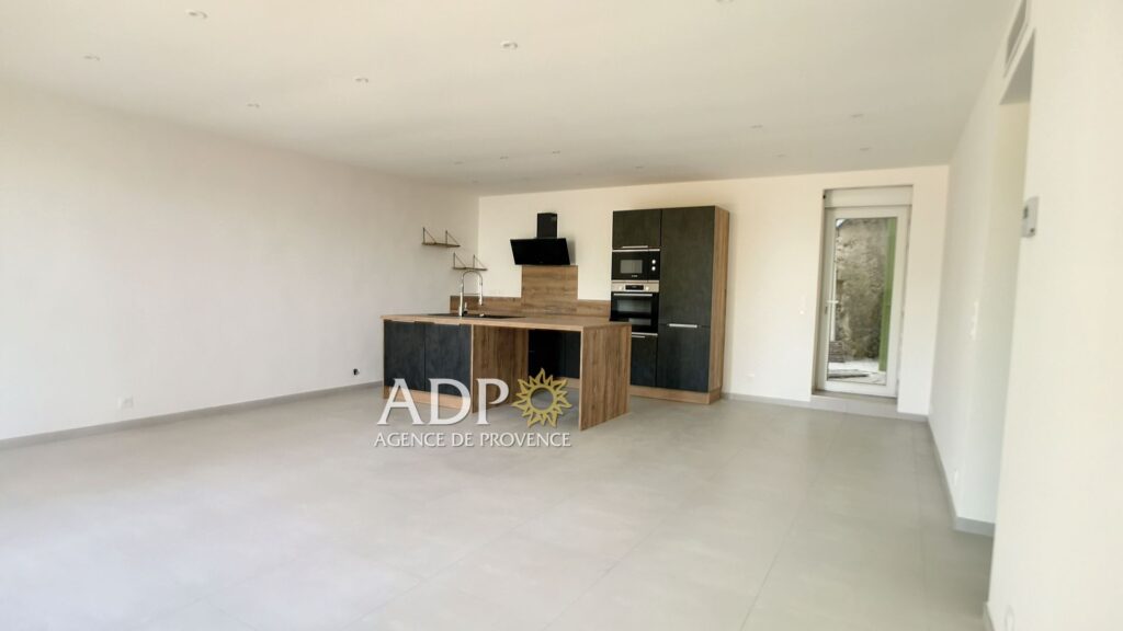 Appartement de Prestige aux portes de la Capitale des Parfums – 3 pièces – 2 chambres – 111.00 m²