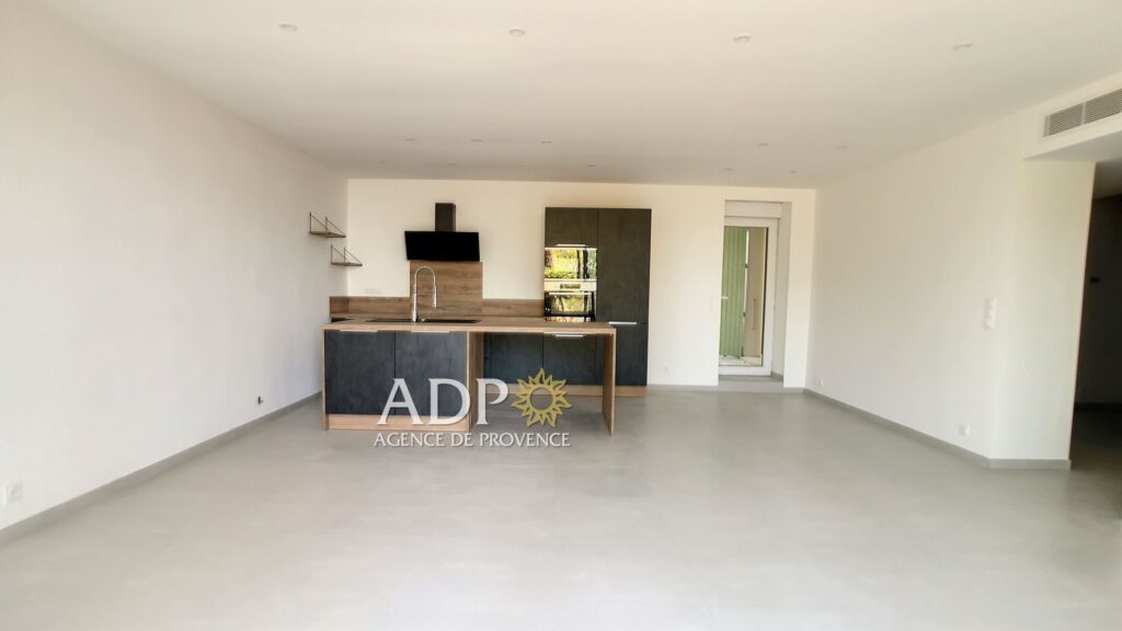 Appartement de Prestige aux portes de la Capitale des Parfums – 3 pièces – 2 chambres – 111.00 m²