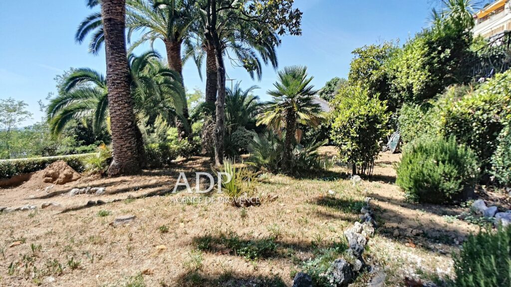 Appartement de Prestige aux portes de la Capitale des Parfums – 3 pièces – 2 chambres – 111.00 m²