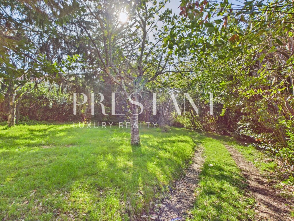 Maison – 12 pièces – 6 chambres – NR  – 266 m²