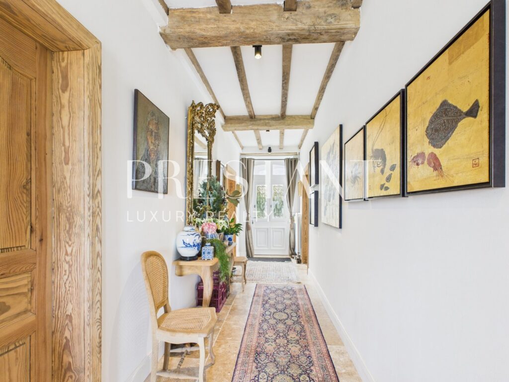 Maison – 11 pièces – 6 chambres – 403 m²