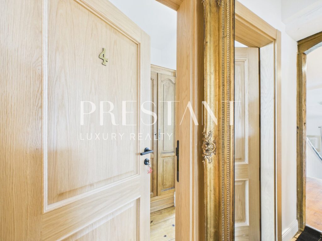 Maison – 11 pièces – 6 chambres – 403 m²