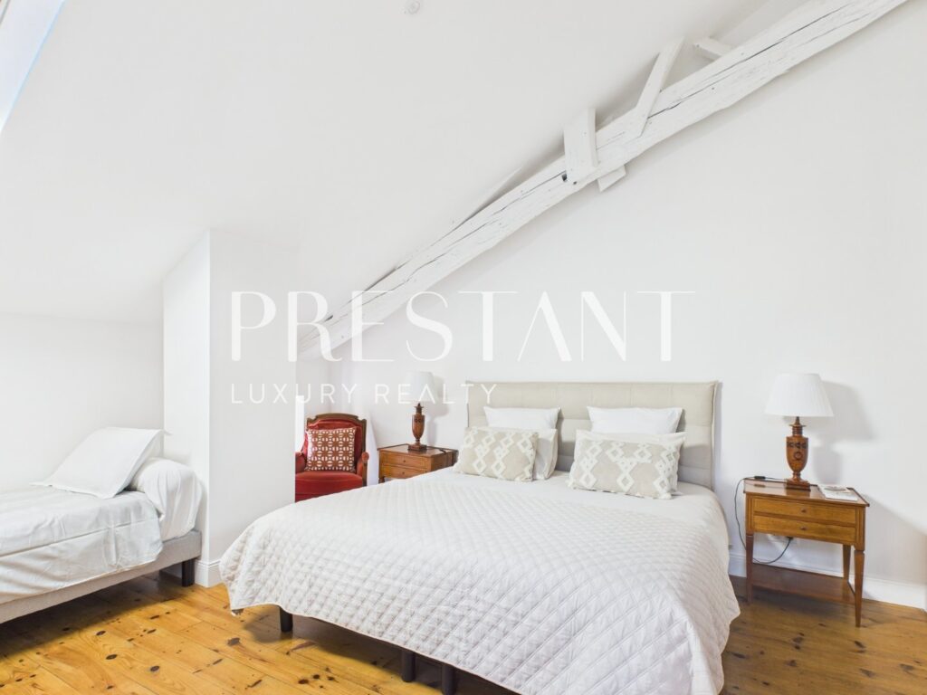 Maison – 11 pièces – 6 chambres – 403 m²