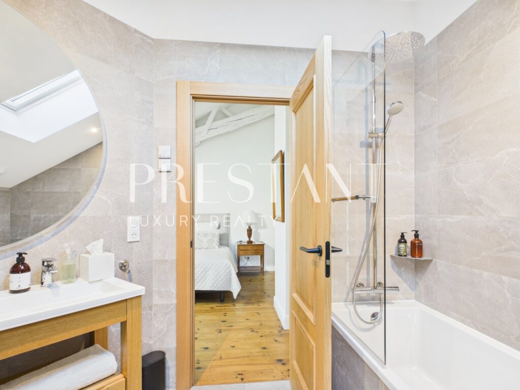 Maison – 11 pièces – 6 chambres – 403 m²