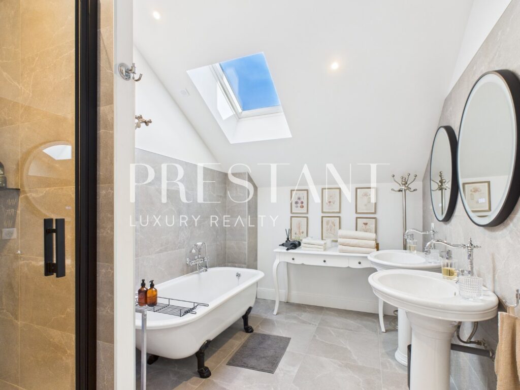 Maison – 11 pièces – 6 chambres – 403 m²