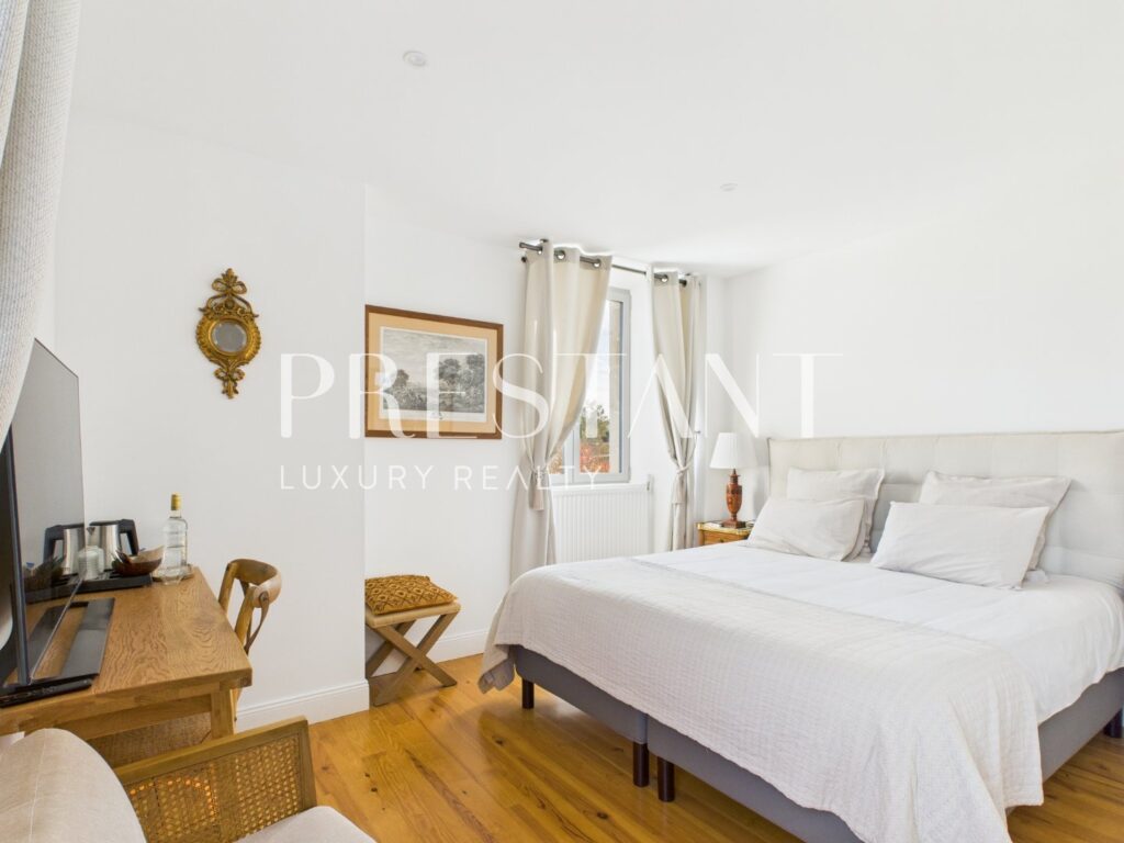 Maison – 11 pièces – 6 chambres – 403 m²