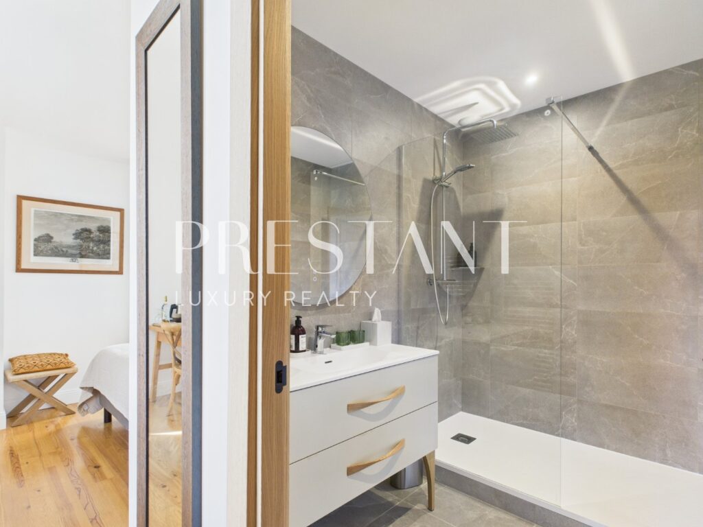 Maison – 11 pièces – 6 chambres – 403 m²