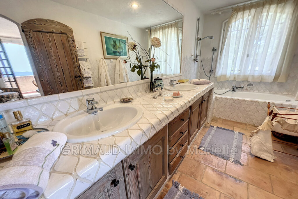 proprieté avec vue mer, grand terrain, au calme – 6 pièces – 5 chambres – 245.00 m²