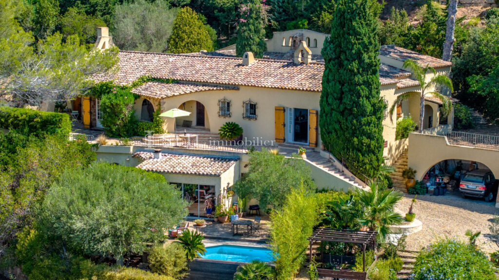 vente villa 6 Pièce(s) – 6 pièces – 5 chambres – 300.00 m²