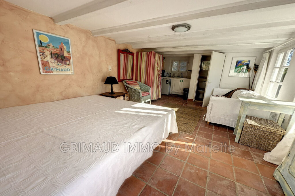 Charmante maison avec piscine et studio, vue dégagée en campag – 5 pièces – 3 chambres – 132.00 m²