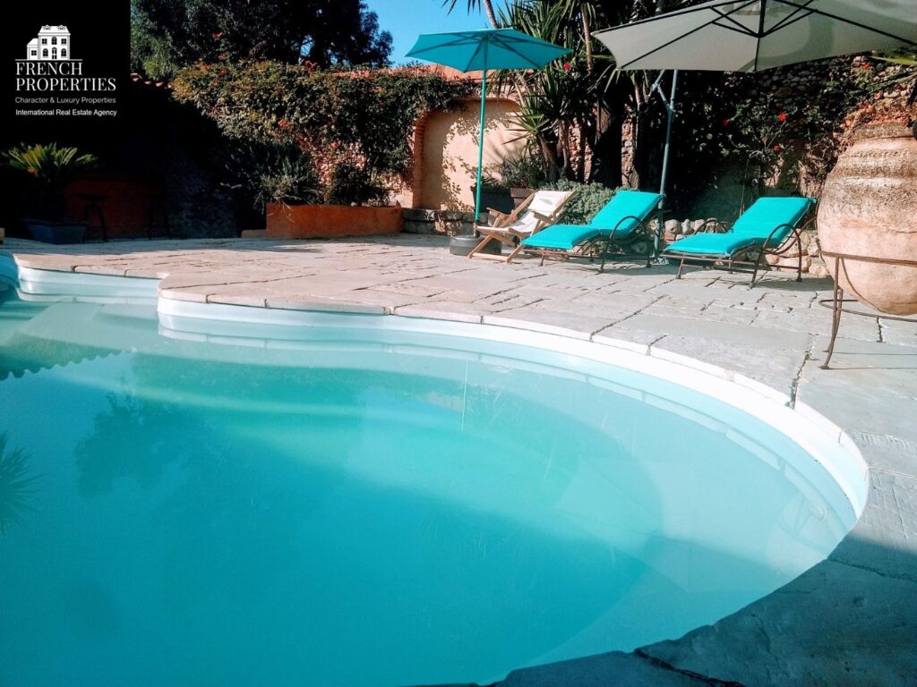 Maison – 8 pièces – 4 chambres – 231 m²