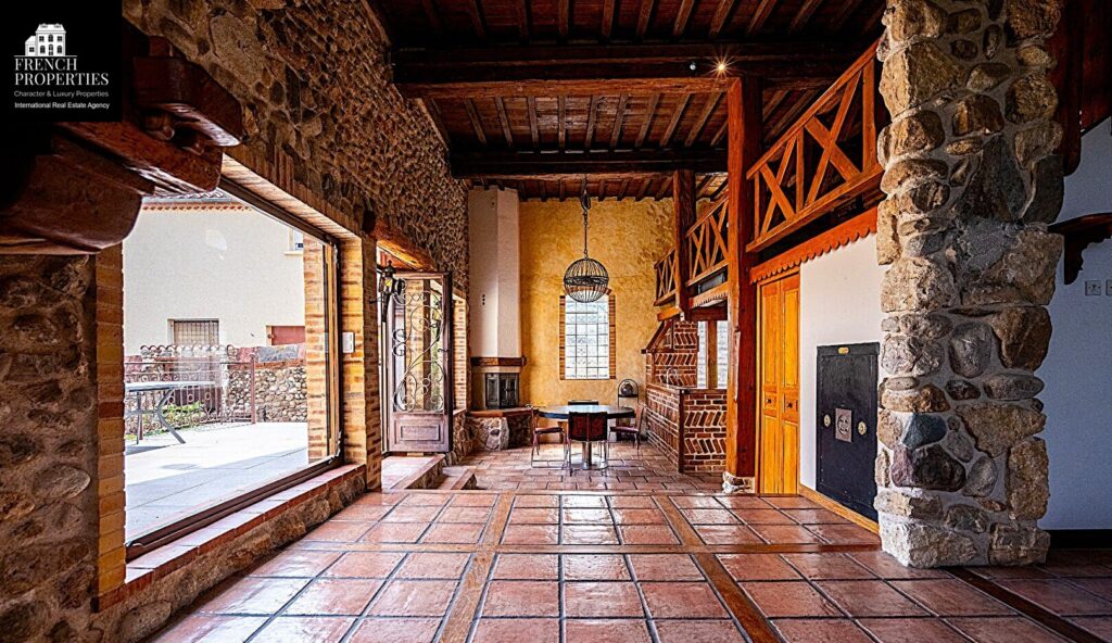 Maison – 8 pièces – 4 chambres – 231 m²