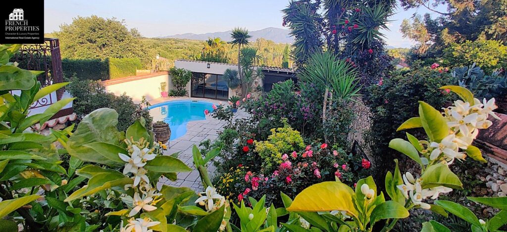 Maison – 8 pièces – 4 chambres – 231 m²