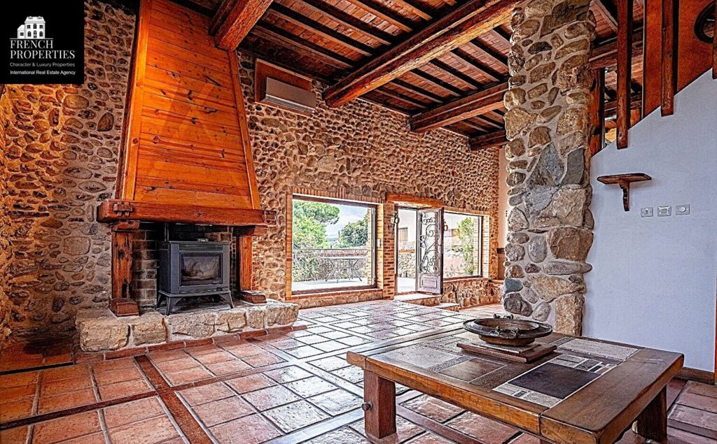 Maison – 8 pièces – 4 chambres – 231 m²