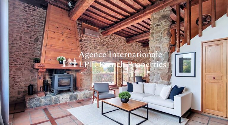 Maison – 8 pièces – 4 chambres – 231 m²