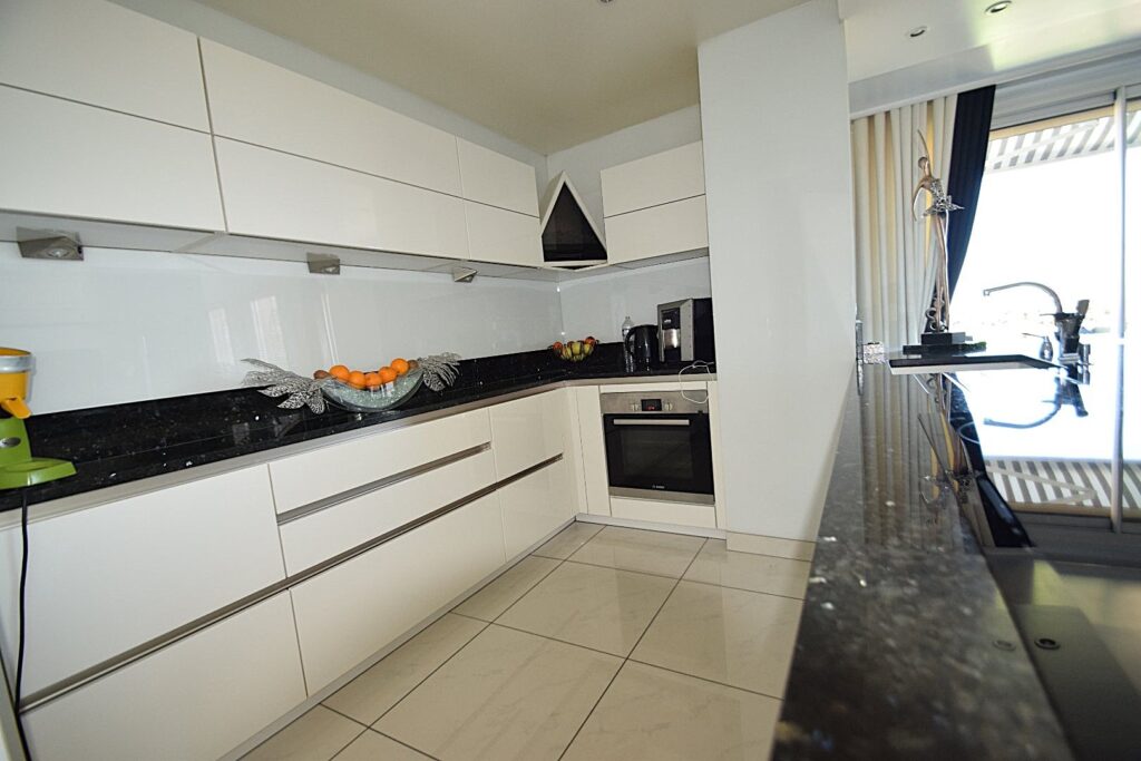 Appartement terrasse – 4 pièces – 2 chambres – 138 m²