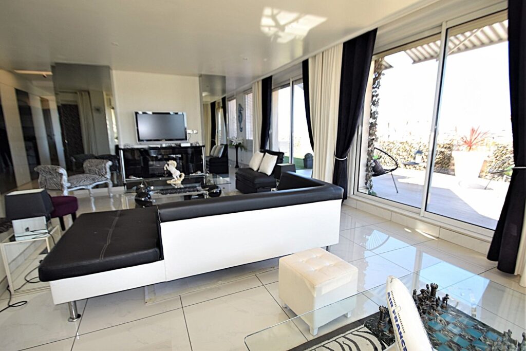 Appartement terrasse – 4 pièces – 2 chambres – 138 m²