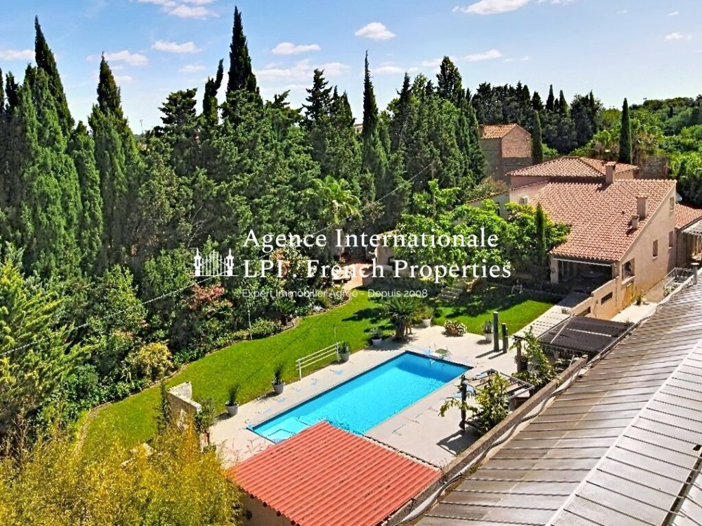 Maison – 11 pièces – 7 chambres – 194 m²