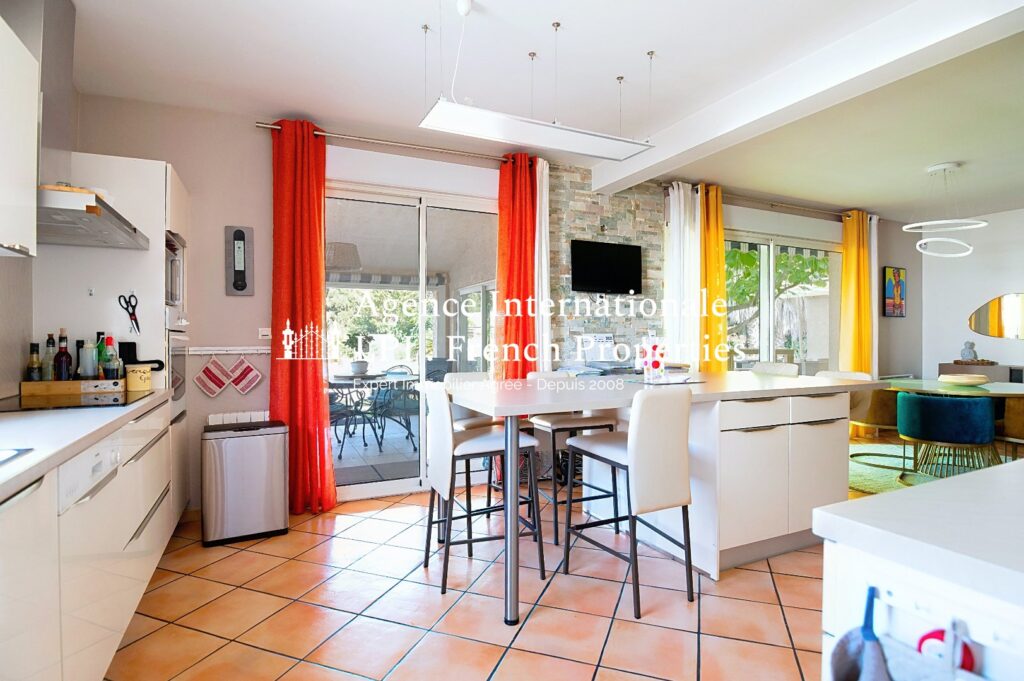 Maison – 11 pièces – 7 chambres – 194 m²