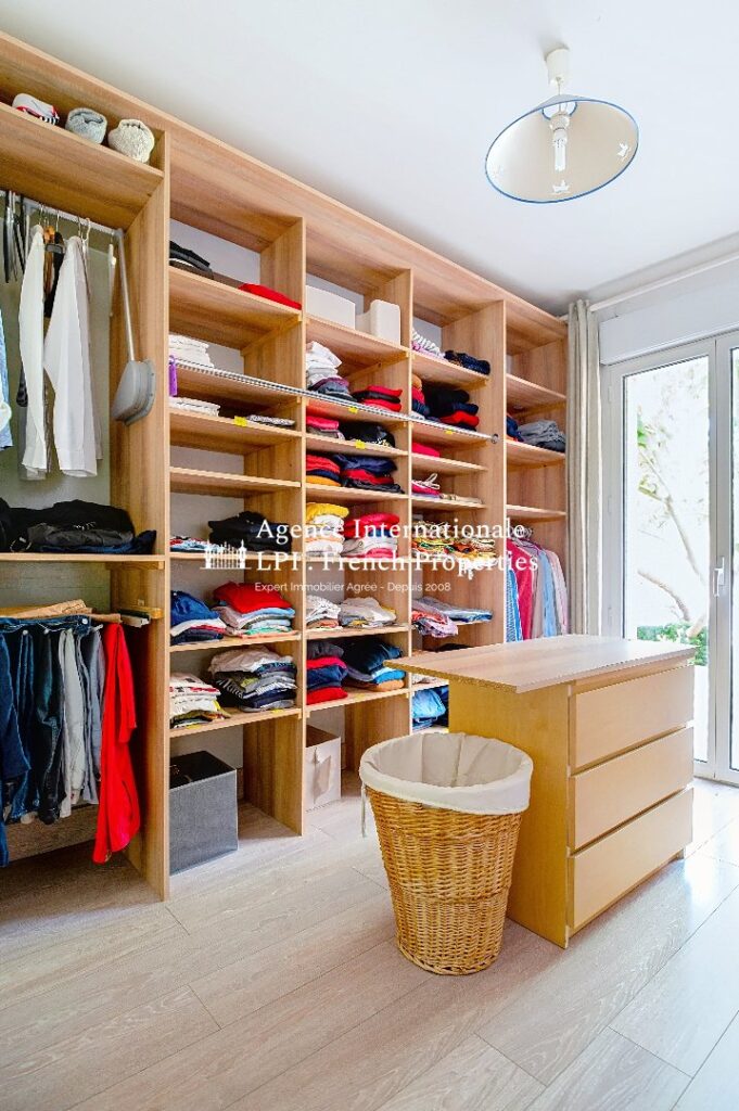 Maison – 11 pièces – 7 chambres – 194 m²