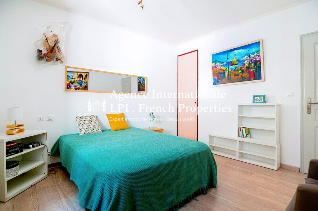 Maison – 11 pièces – 7 chambres – 194 m²