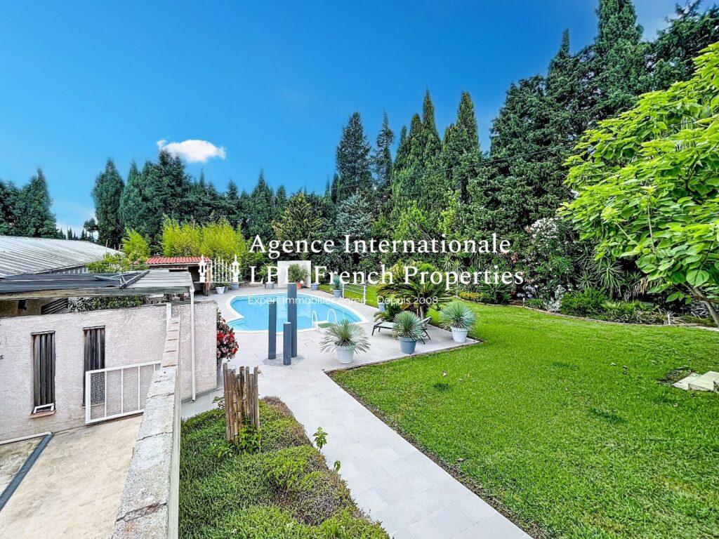 Maison – 11 pièces – 7 chambres – 194 m²