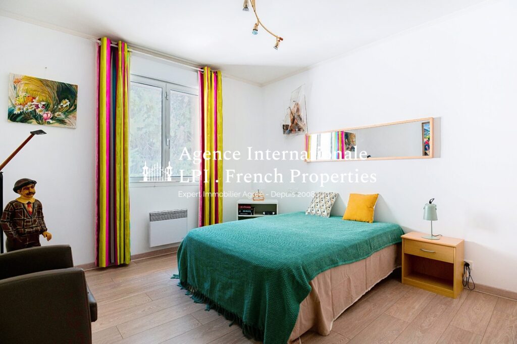 Maison – 11 pièces – 7 chambres – 194 m²