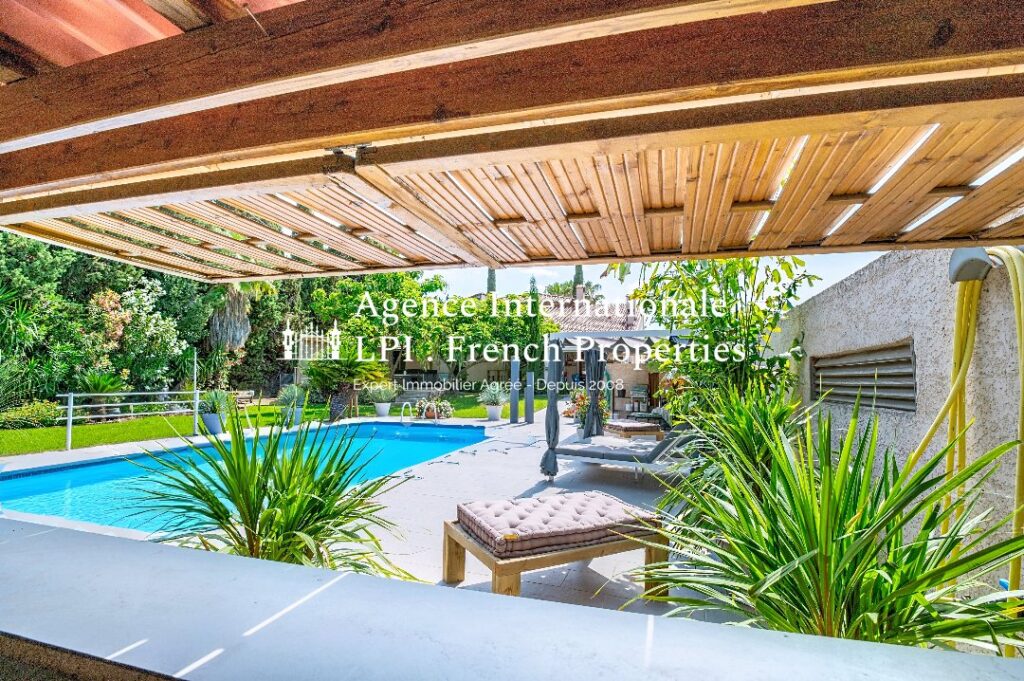 Maison – 11 pièces – 7 chambres – 194 m²