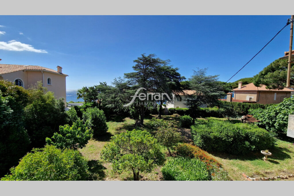 A vendre, Ste Maxime, maison composée de 2 appartements  – 6 pièces – 4 chambres – 150.35 m²