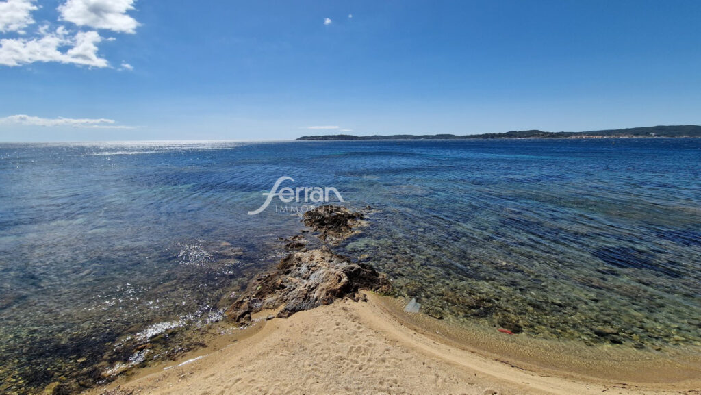 A vendre, Ste Maxime, maison composée de 2 appartements  – 6 pièces – 4 chambres – 150.35 m²