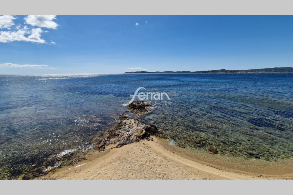 A vendre, Ste Maxime, maison composée de 2 appartements  – 6 pièces – 4 chambres – 150.35 m²