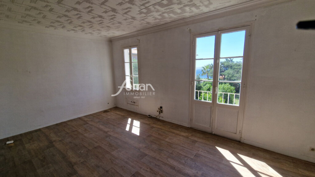 A vendre, Ste Maxime, maison composée de 2 appartements  – 6 pièces – 4 chambres – 150.35 m²