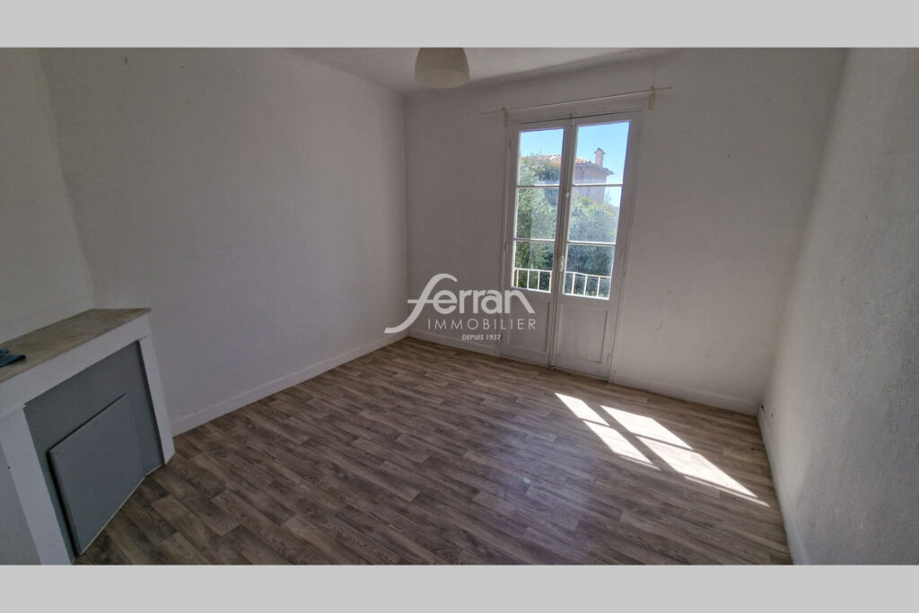 A vendre, Ste Maxime, maison composée de 2 appartements  – 6 pièces – 4 chambres – 150.35 m²