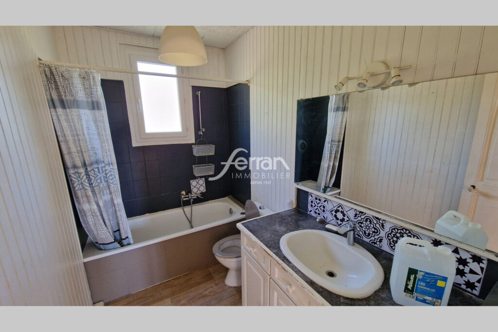A vendre, Ste Maxime, maison composée de 2 appartements  – 6 pièces – 4 chambres – 150.35 m²