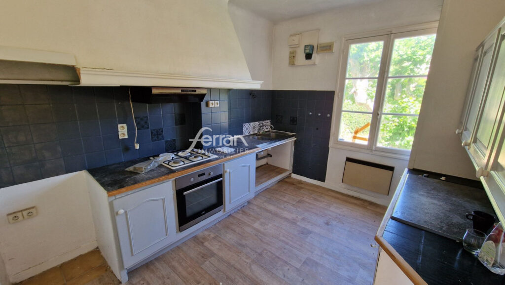 A vendre, Ste Maxime, maison composée de 2 appartements  – 6 pièces – 4 chambres – 150.35 m²