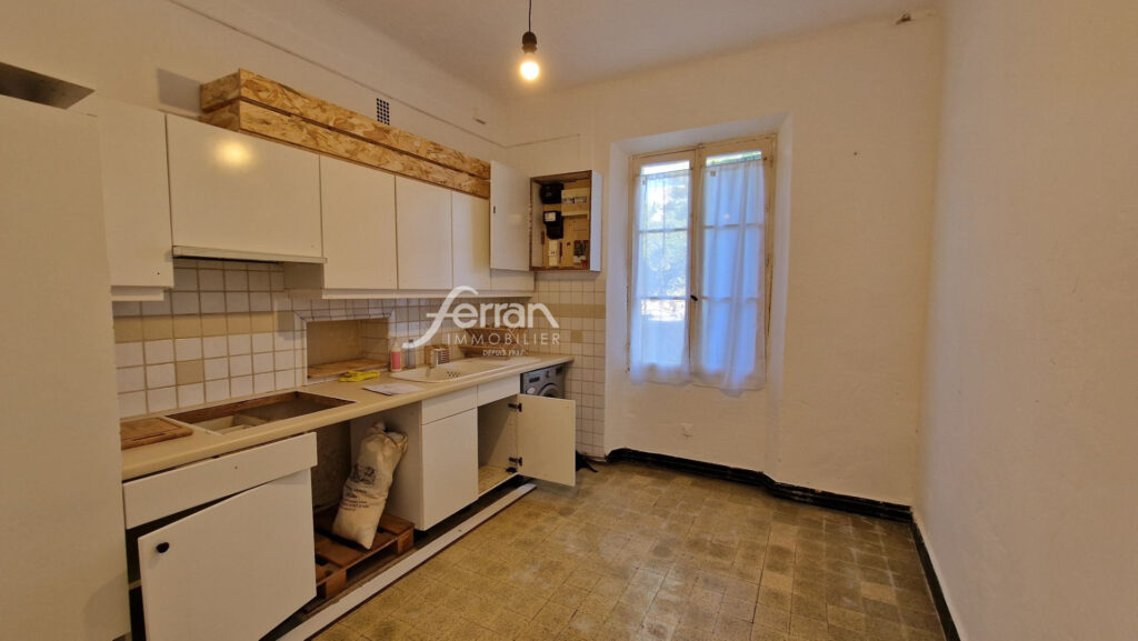 A vendre, Ste Maxime, maison composée de 2 appartements  – 6 pièces – 4 chambres – 150.35 m²