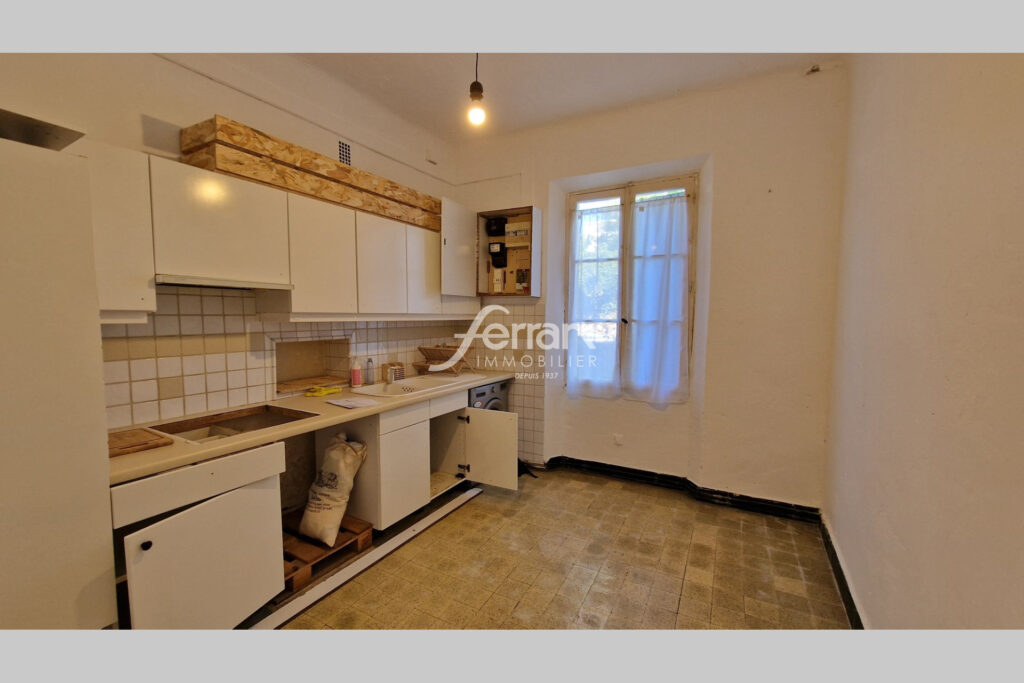 A vendre, Ste Maxime, maison composée de 2 appartements  – 6 pièces – 4 chambres – 150.35 m²