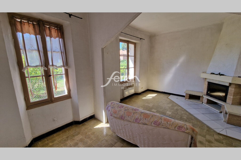 A vendre, Ste Maxime, maison composée de 2 appartements  – 6 pièces – 4 chambres – 150.35 m²