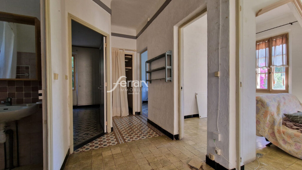 A vendre, Ste Maxime, maison composée de 2 appartements  – 6 pièces – 4 chambres – 150.35 m²