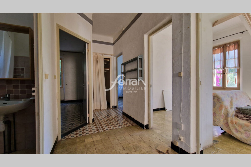 A vendre, Ste Maxime, maison composée de 2 appartements  – 6 pièces – 4 chambres – 150.35 m²