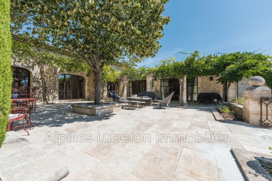 Maison à louer à Eygalières