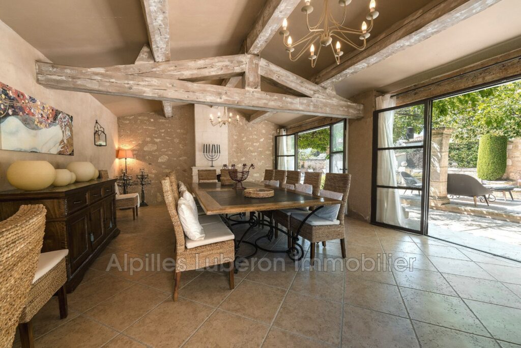 location saisonnière maison de village 10 Pièce(s) – 10 pièces – 5 chambres – 450.00 m²