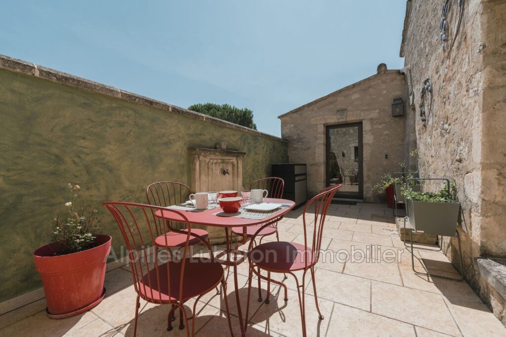 location saisonnière maison de village 10 Pièce(s) – 10 pièces – 5 chambres – 450.00 m²