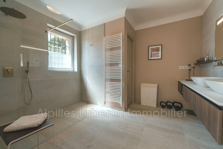 Maison à louer à Eygalières