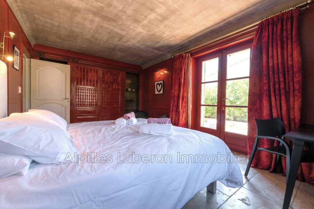 location saisonnière maison de village 10 Pièce(s) – 10 pièces – 5 chambres – 450.00 m²